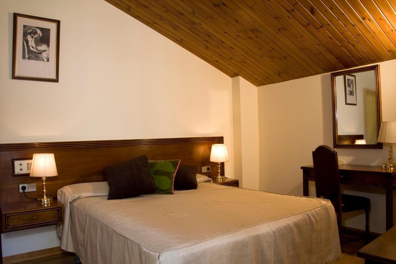 Hotel Santa Barbara De La Vall D'Ордино Экстерьер фото