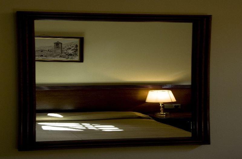 Hotel Santa Barbara De La Vall D'Ордино Экстерьер фото
