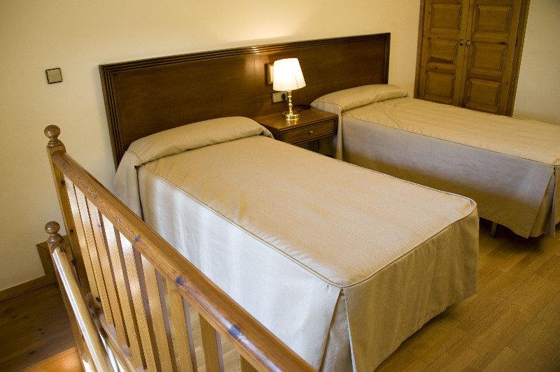 Hotel Santa Barbara De La Vall D'Ордино Экстерьер фото