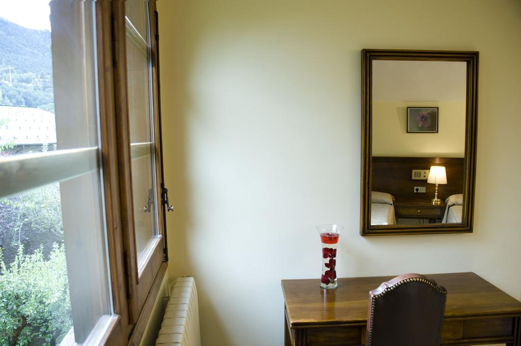 Hotel Santa Barbara De La Vall D'Ордино Экстерьер фото