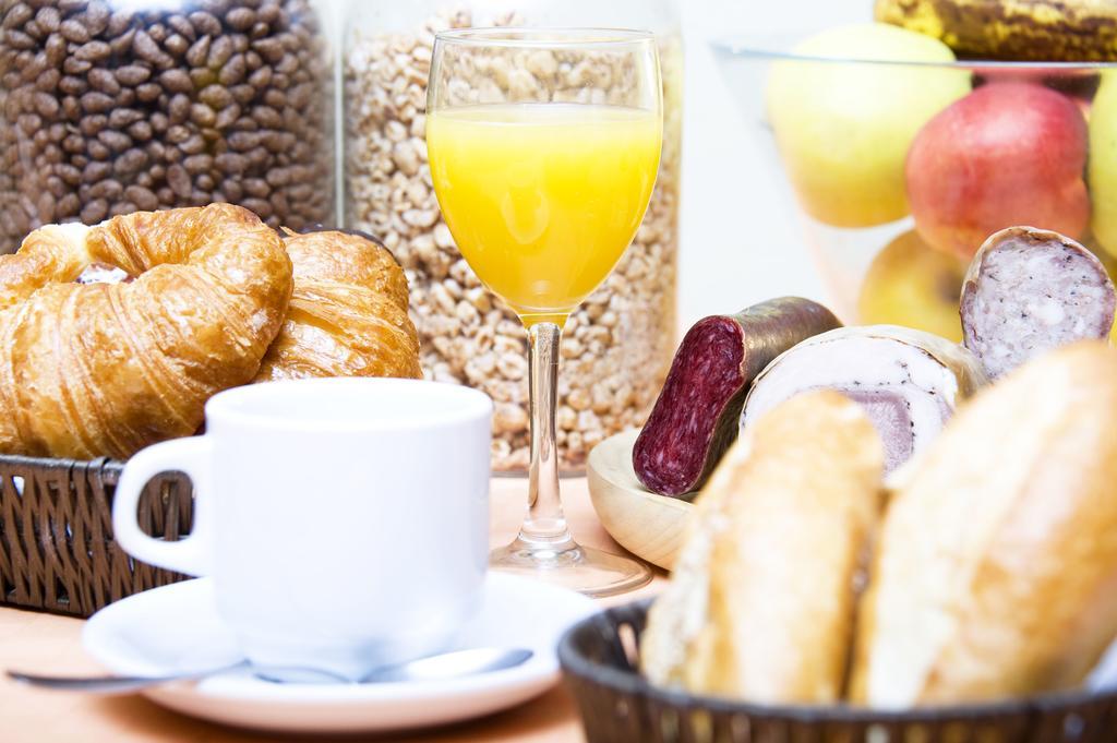 Hotel Santa Barbara De La Vall D'Ордино Номер фото