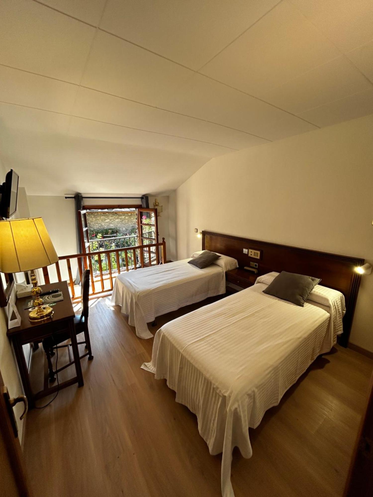 Hotel Santa Barbara De La Vall D'Ордино Экстерьер фото