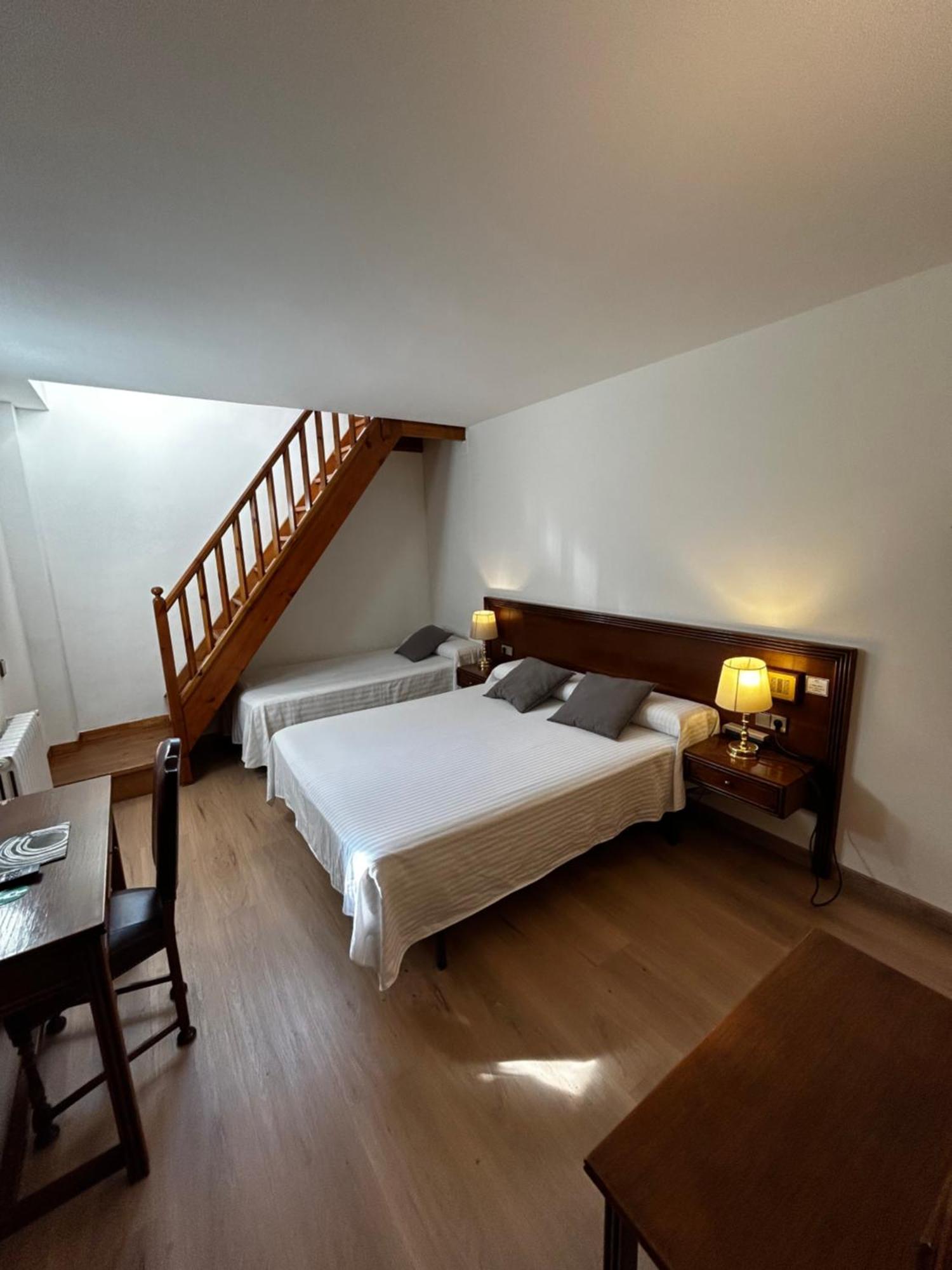 Hotel Santa Barbara De La Vall D'Ордино Экстерьер фото