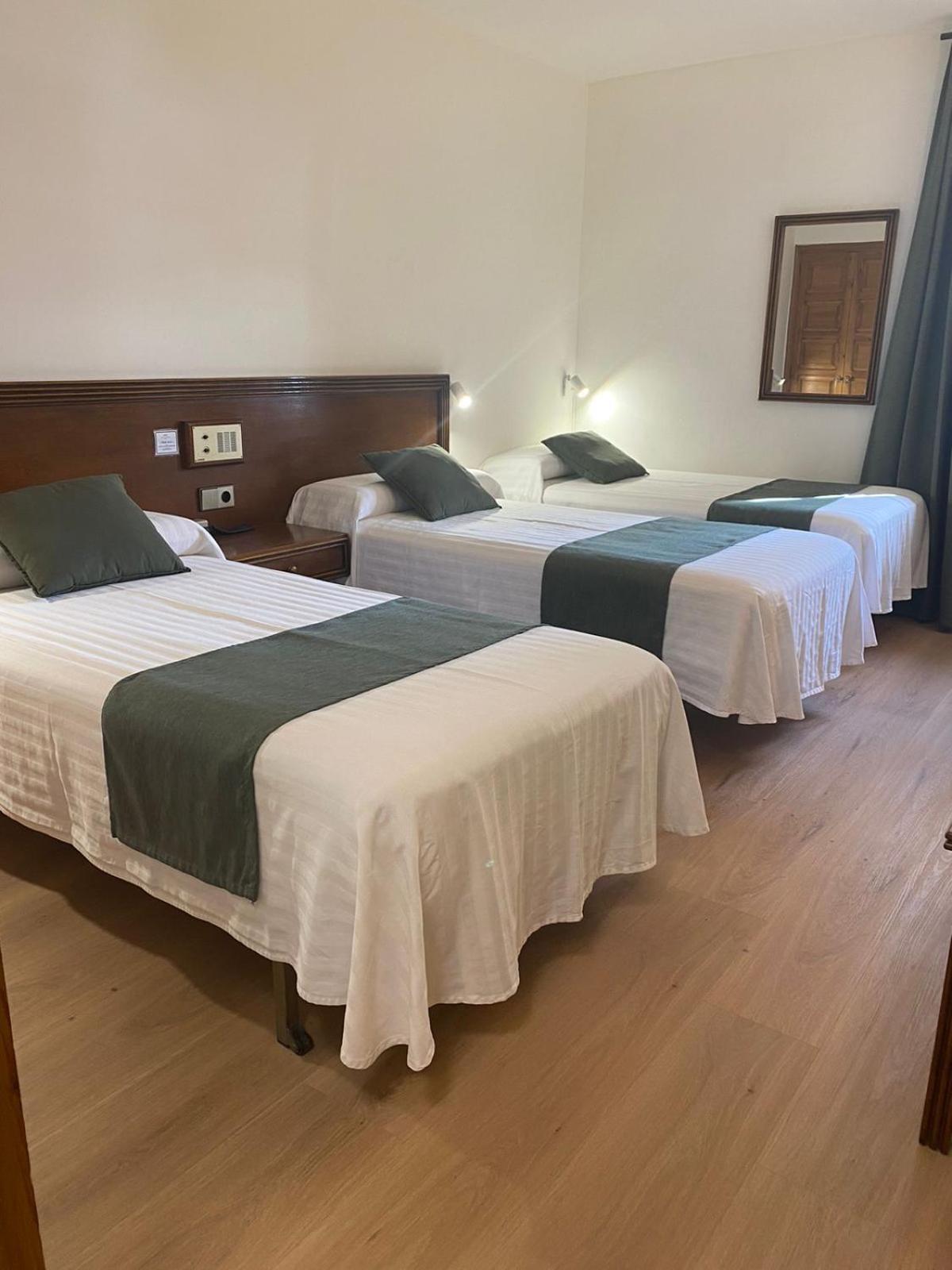 Hotel Santa Barbara De La Vall D'Ордино Экстерьер фото