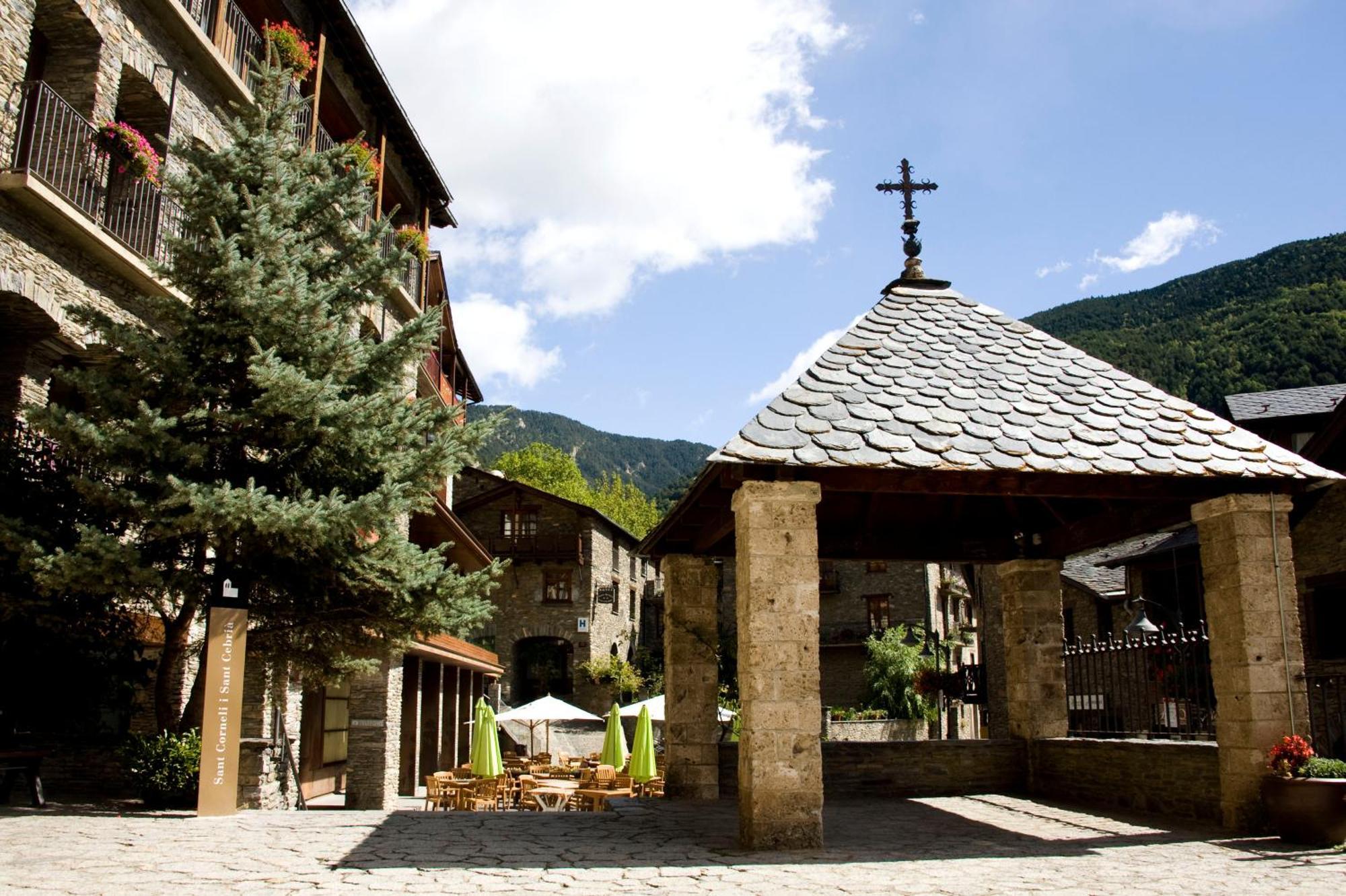 Hotel Santa Barbara De La Vall D'Ордино Экстерьер фото