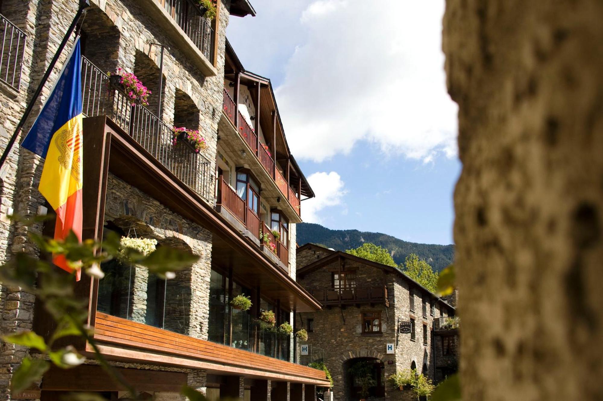 Hotel Santa Barbara De La Vall D'Ордино Экстерьер фото