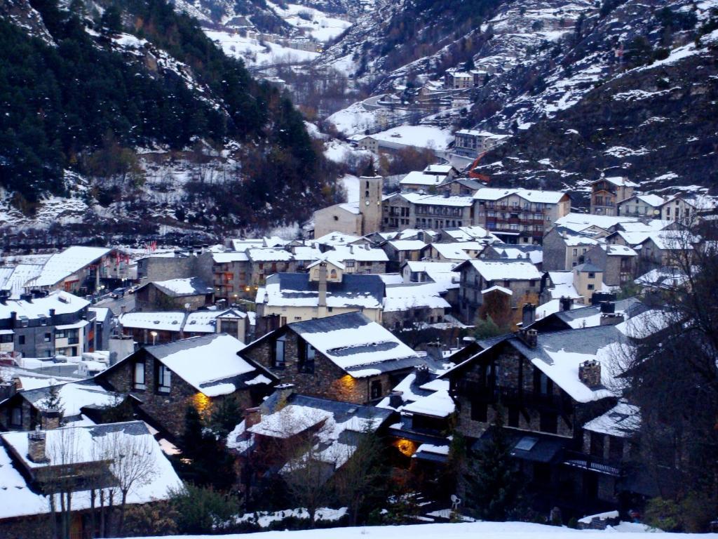 Hotel Santa Barbara De La Vall D'Ордино Экстерьер фото