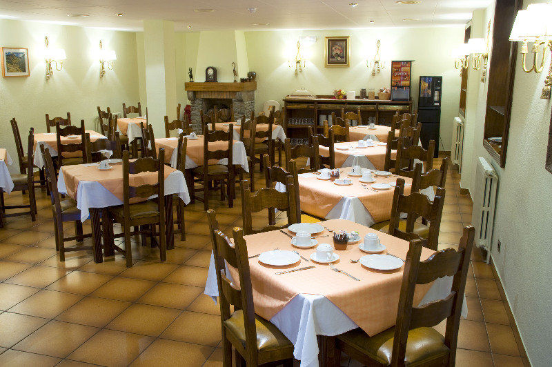 Hotel Santa Barbara De La Vall D'Ордино Экстерьер фото