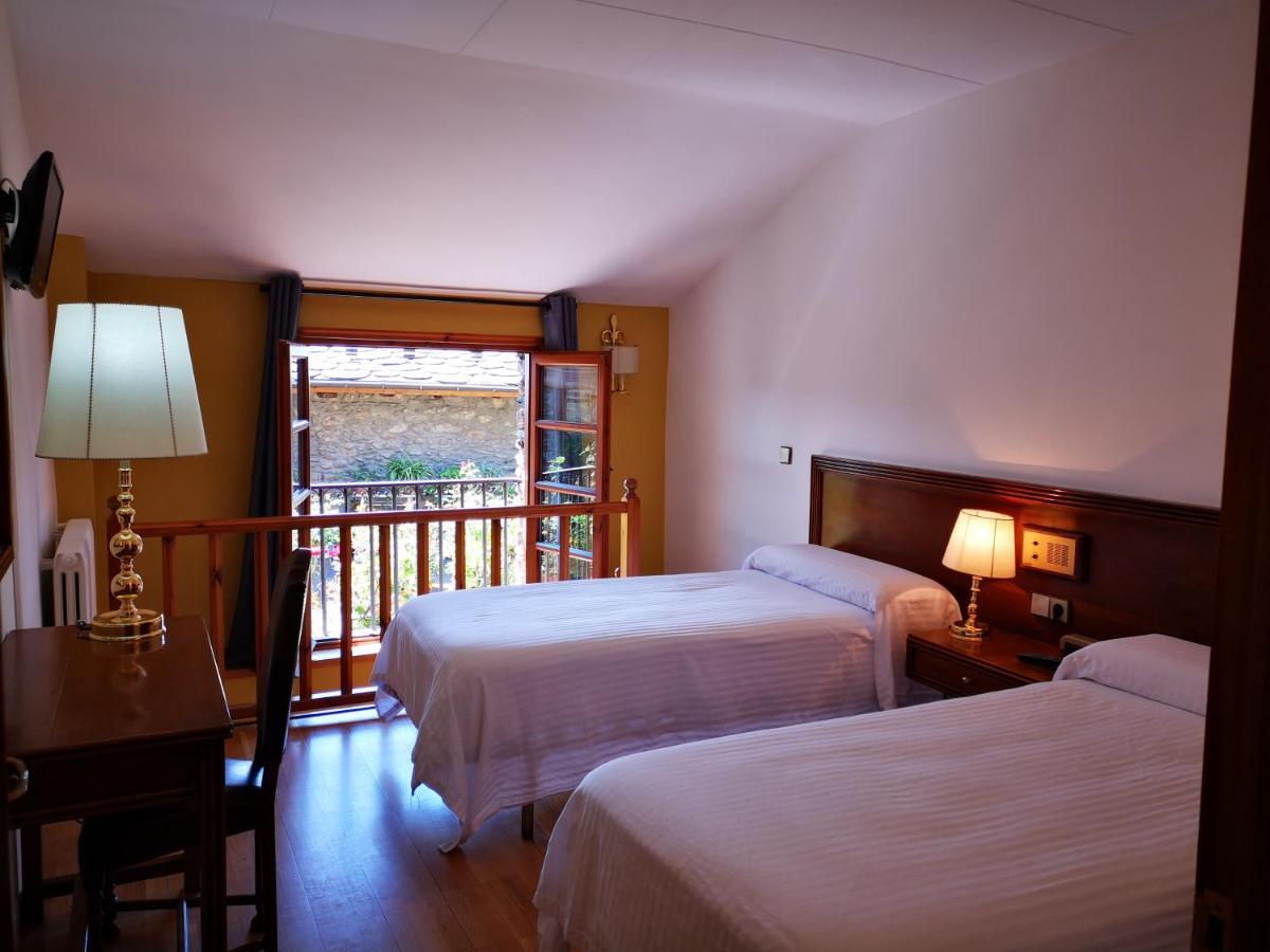 Hotel Santa Barbara De La Vall D'Ордино Экстерьер фото
