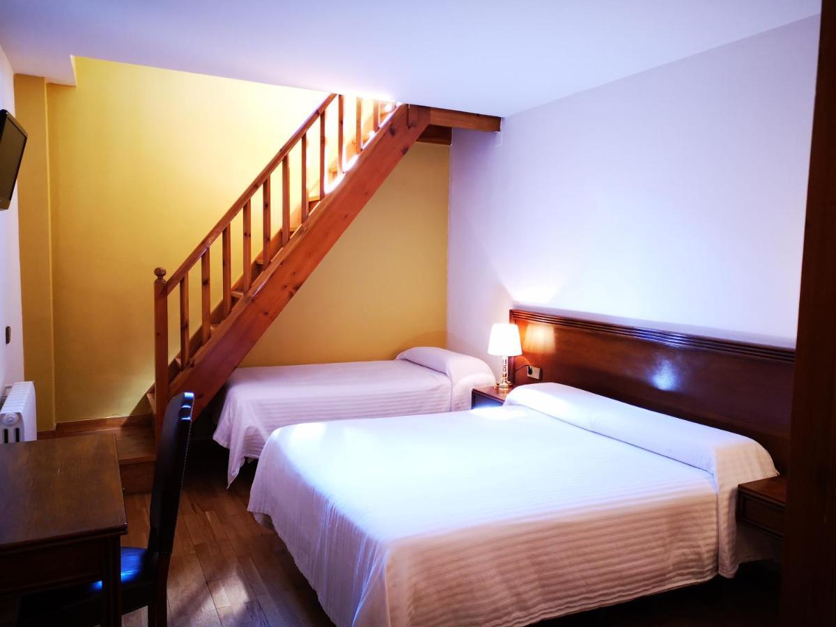 Hotel Santa Barbara De La Vall D'Ордино Экстерьер фото