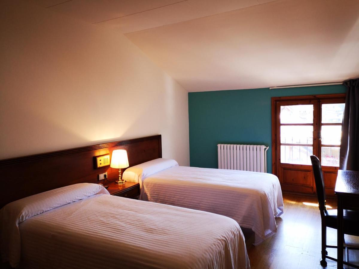 Hotel Santa Barbara De La Vall D'Ордино Экстерьер фото