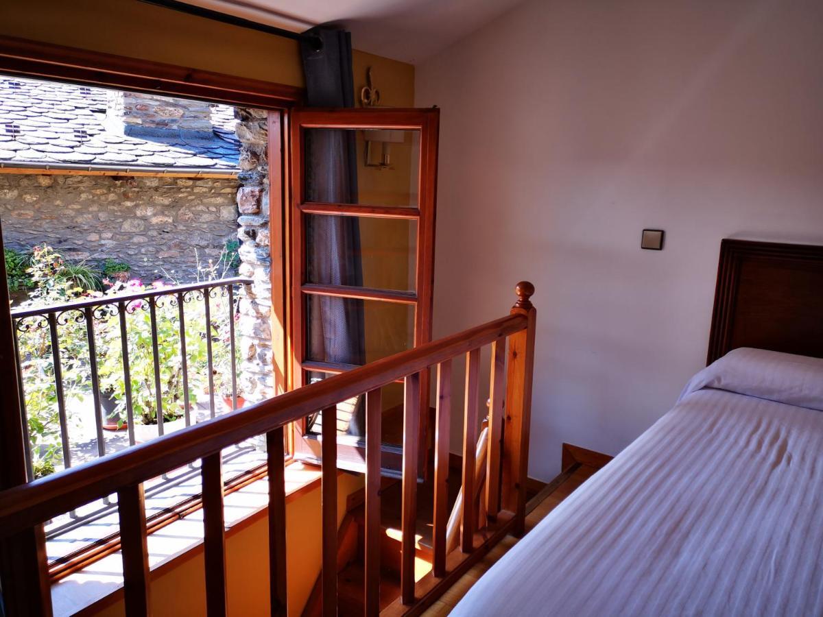 Hotel Santa Barbara De La Vall D'Ордино Экстерьер фото