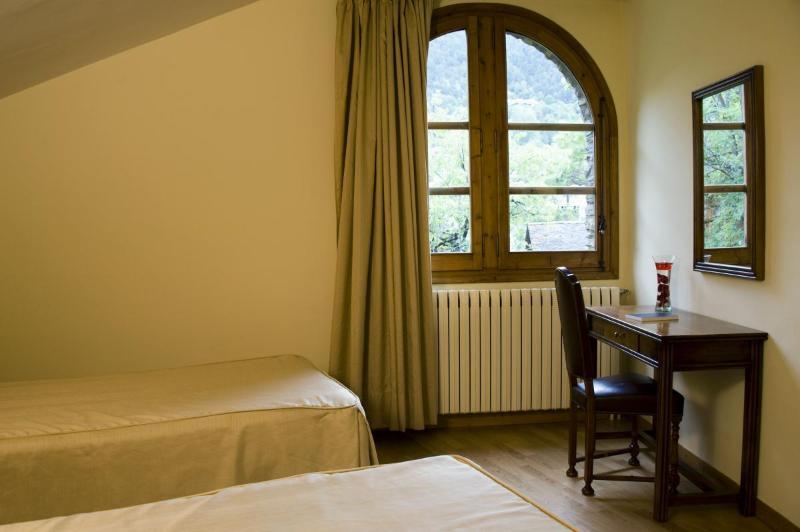 Hotel Santa Barbara De La Vall D'Ордино Экстерьер фото